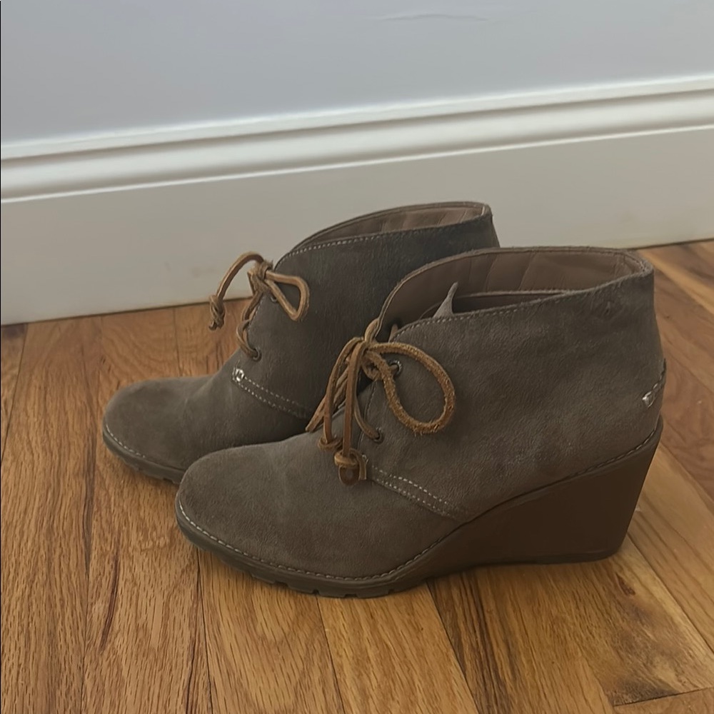 Sperry Brown Ankle Boots with Wedge Heel and Suede Material